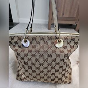 GUCCI GG Canvas Shoulder Bag